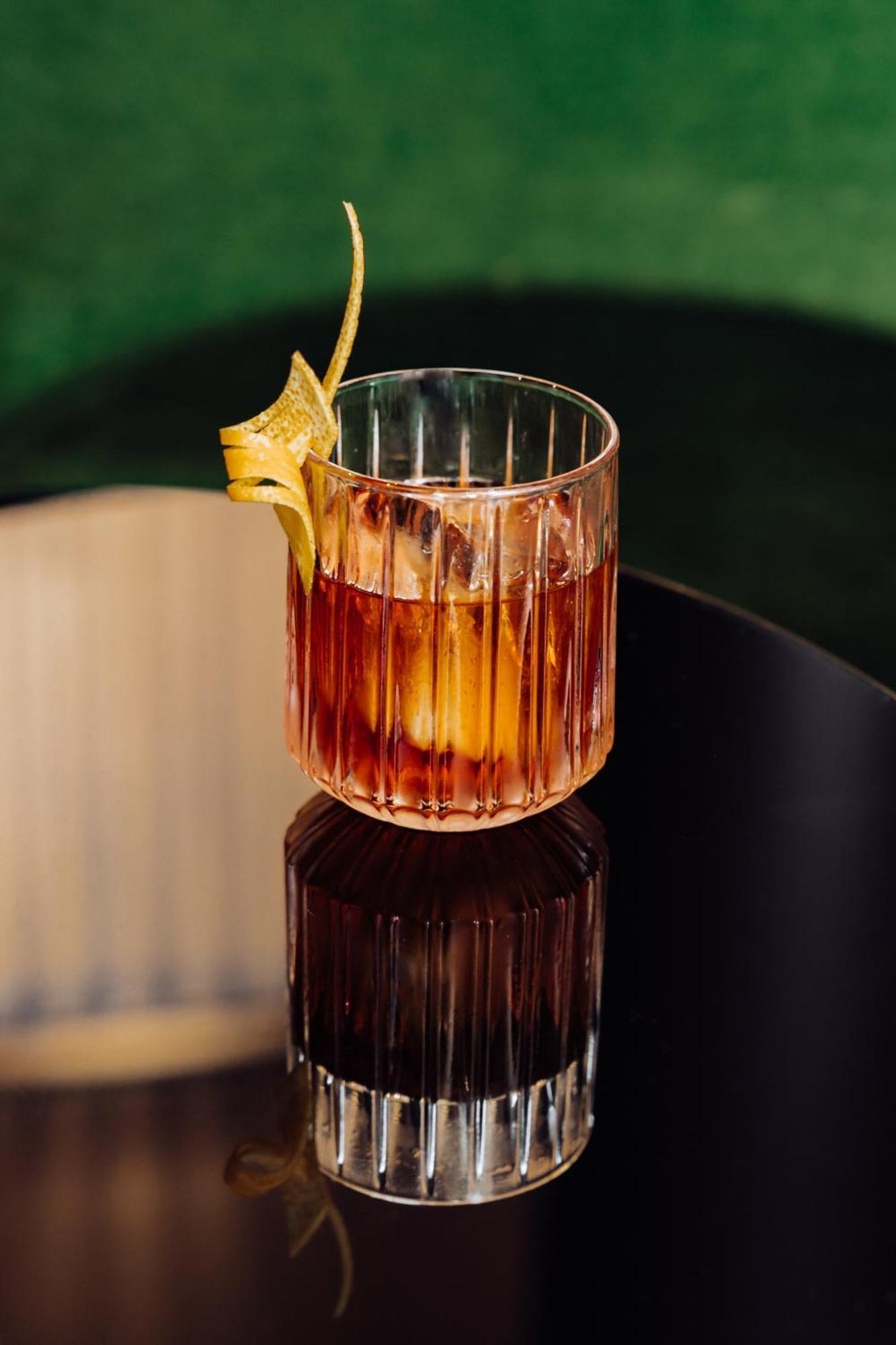 Roomers Munich, Autograph Collection Luaran gambar A Manhattan cocktail