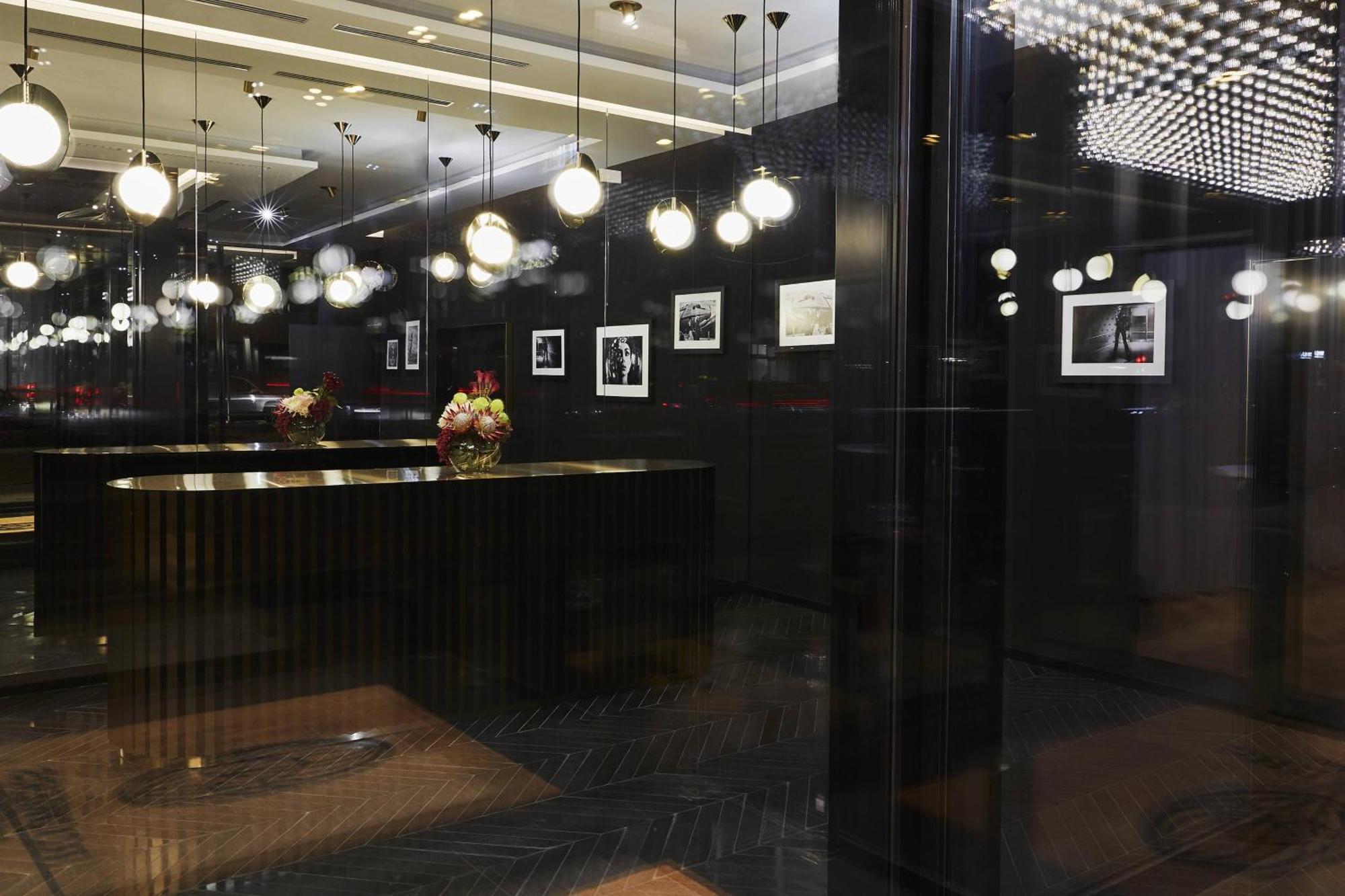 Roomers Munich, Autograph Collection Luaran gambar The lobby of the hotel