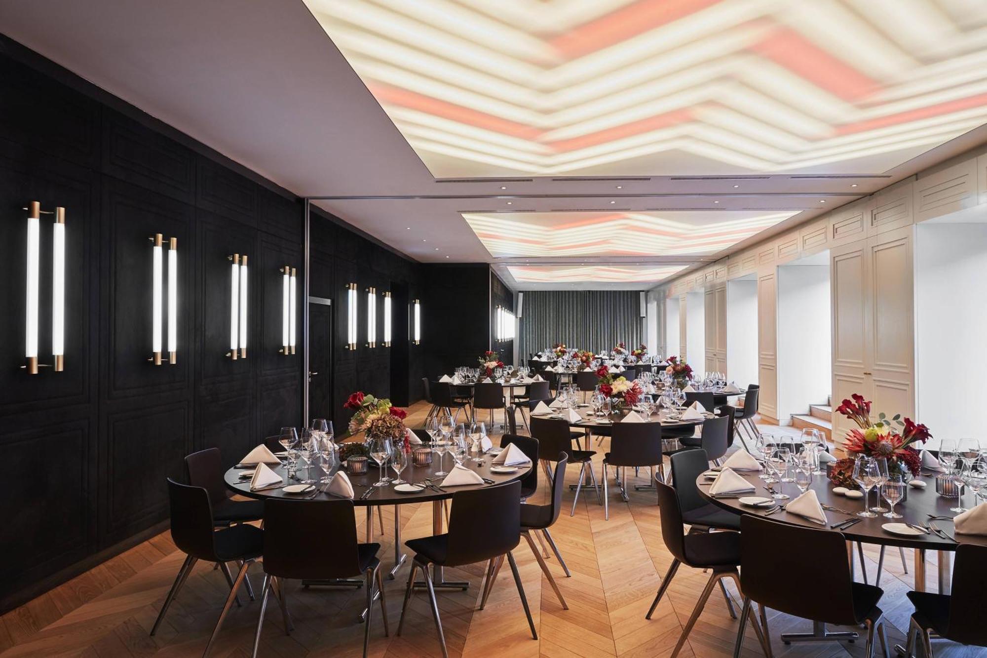 Roomers Munich, Autograph Collection Luaran gambar The Long Room