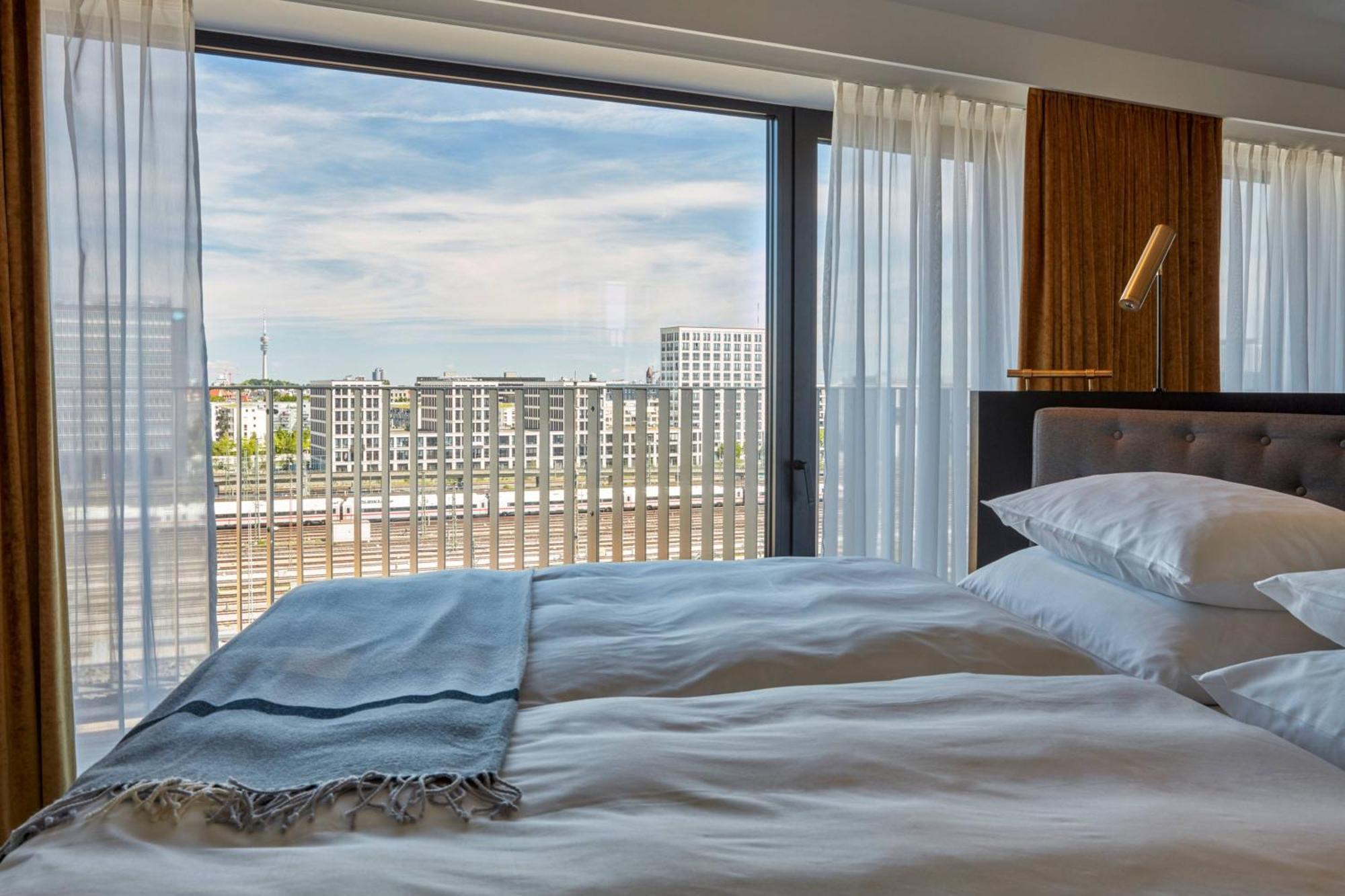 Roomers Munich, Autograph Collection Luaran gambar A bedroom at the hotel