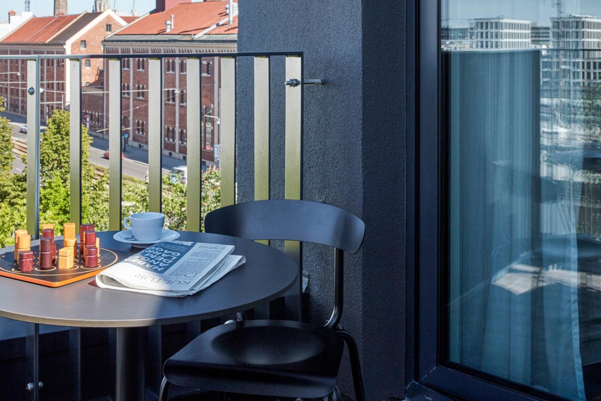 Roomers Munich, Autograph Collection Luaran gambar A balcony